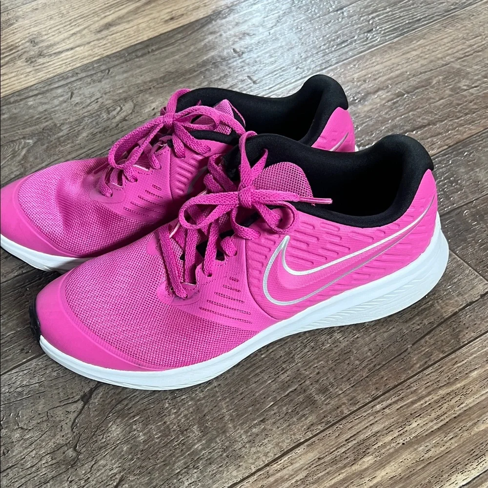 Nike Star Runner 2 in color pink glow